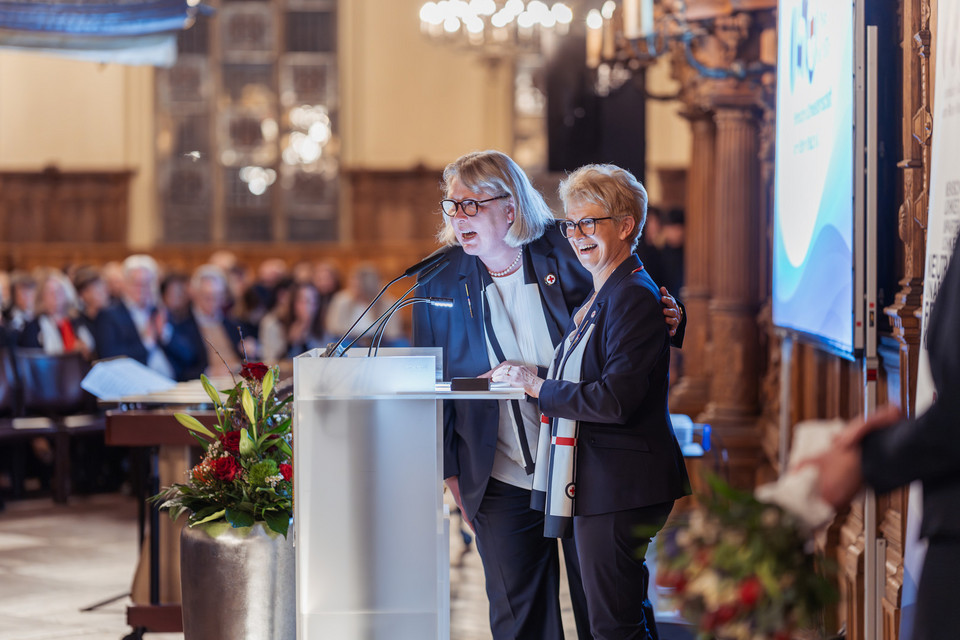 150 Jahre Schwesternschaft Bremen: Pflege in Bewegung 150 Jahre Schwesternschaft Bremen: Pflege in Bewegung