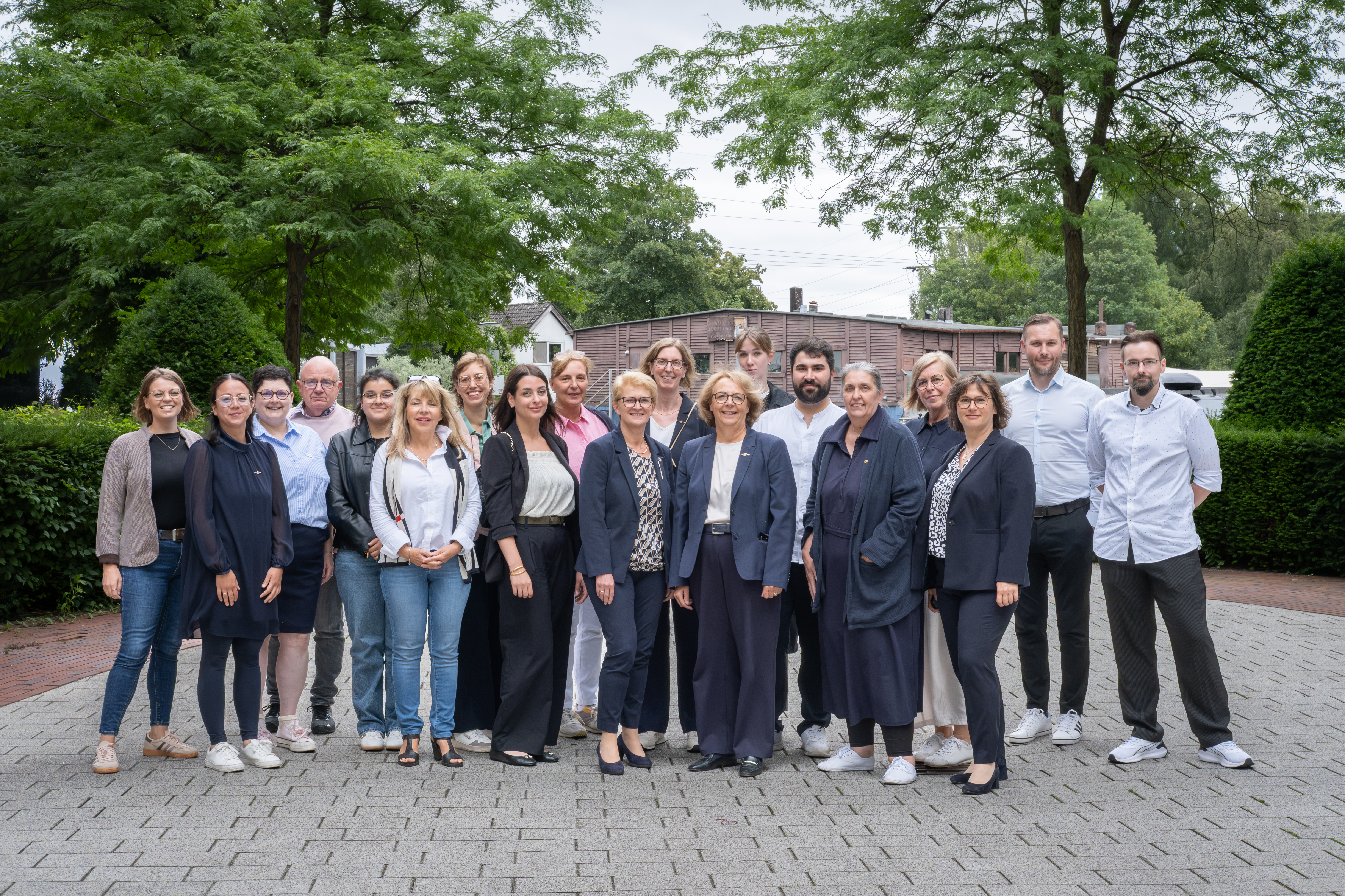 260709_drkshh_besuch_godurr-gruppenfoto.jpg